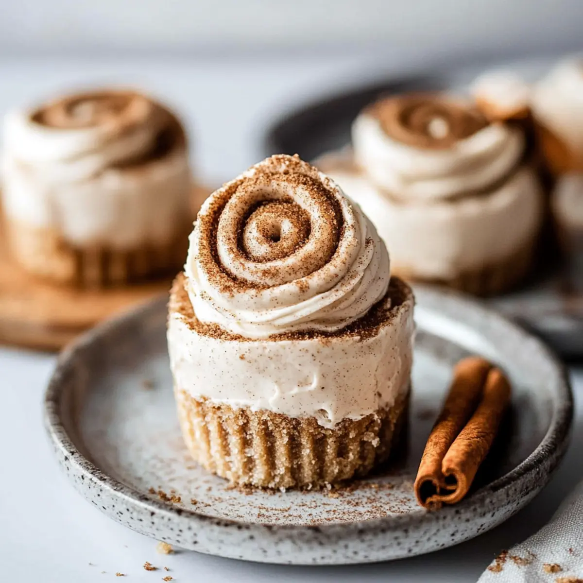 No Bake Cinnamon Roll Cheesecakes